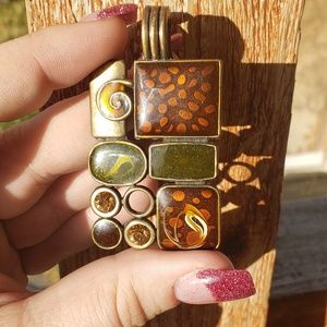 Beautiful necklace centerpiece